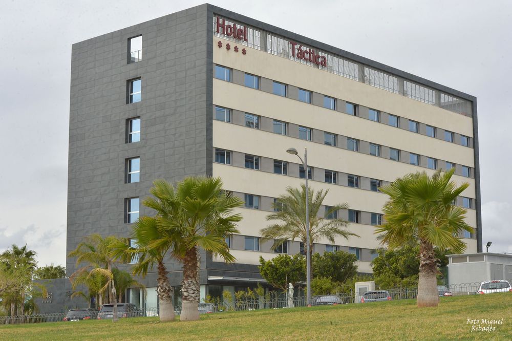 Hotel Azz Valencia Táctica 4*