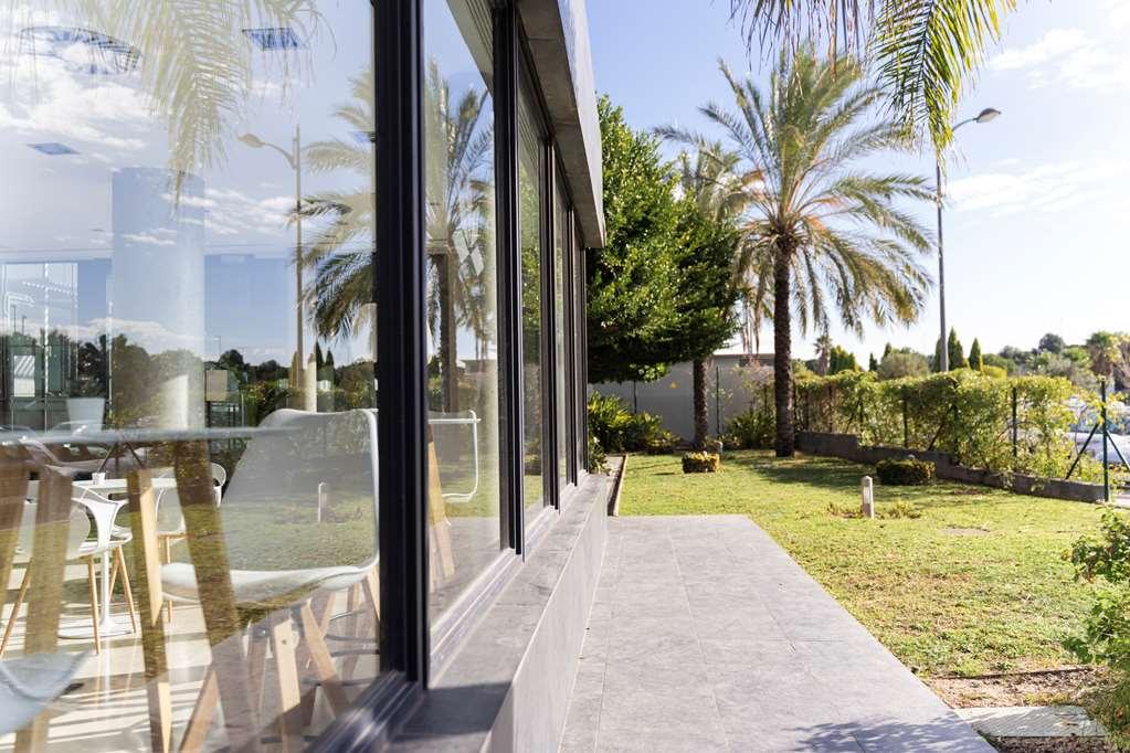 Hotel Azz Valencia Tactica 4*